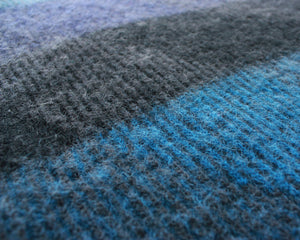 Black and blue wool pullover sweater mens medium