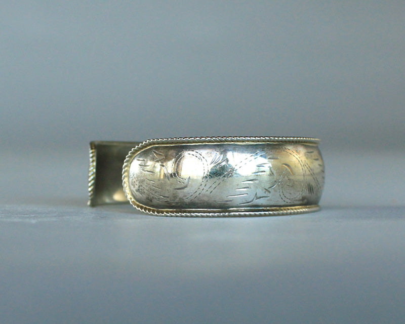 Engraved silver bracelet with rope edge