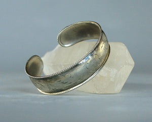 Vintage engraved silver bracelet with flower