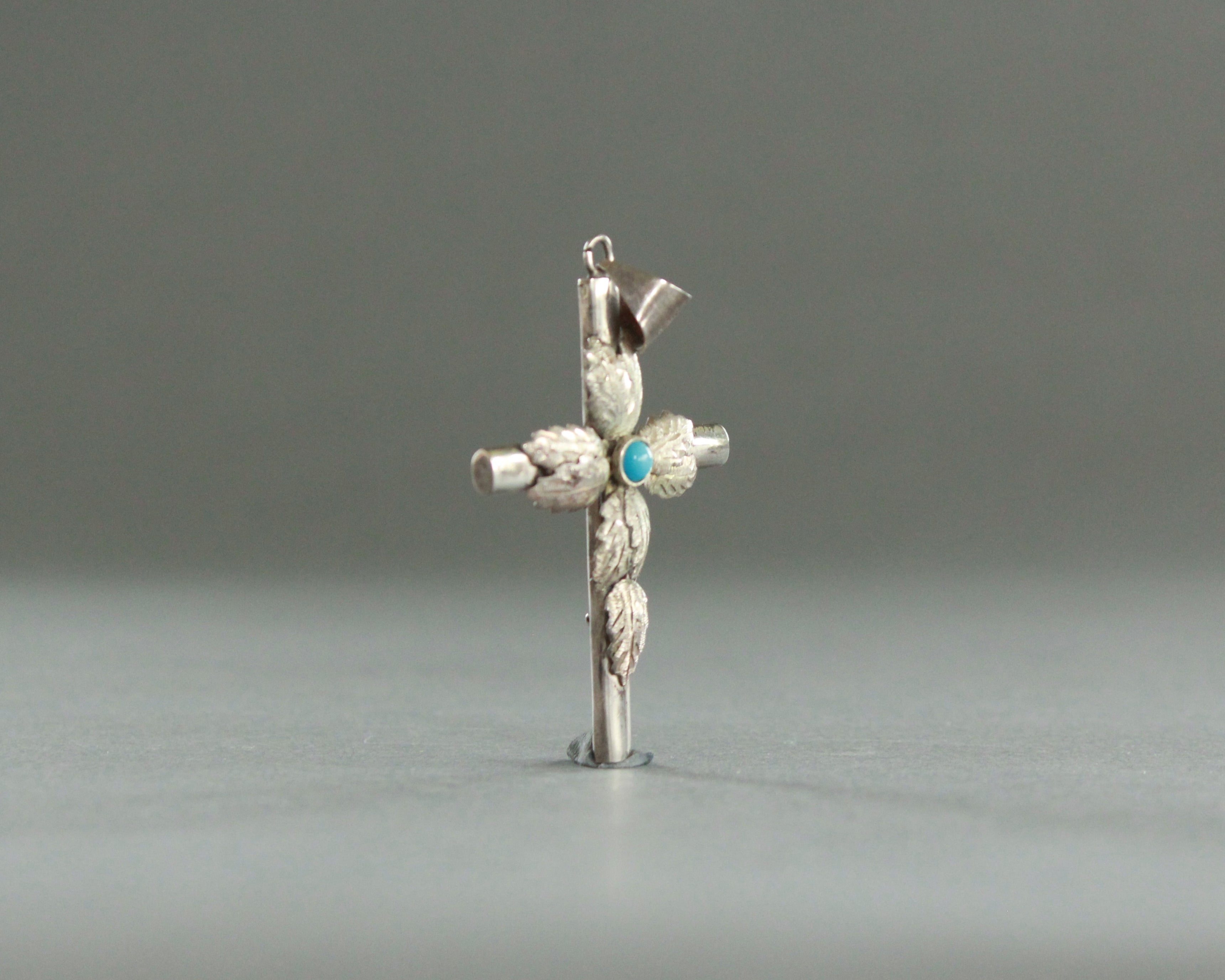 mexican sterling silver cross pendant with leaf design 