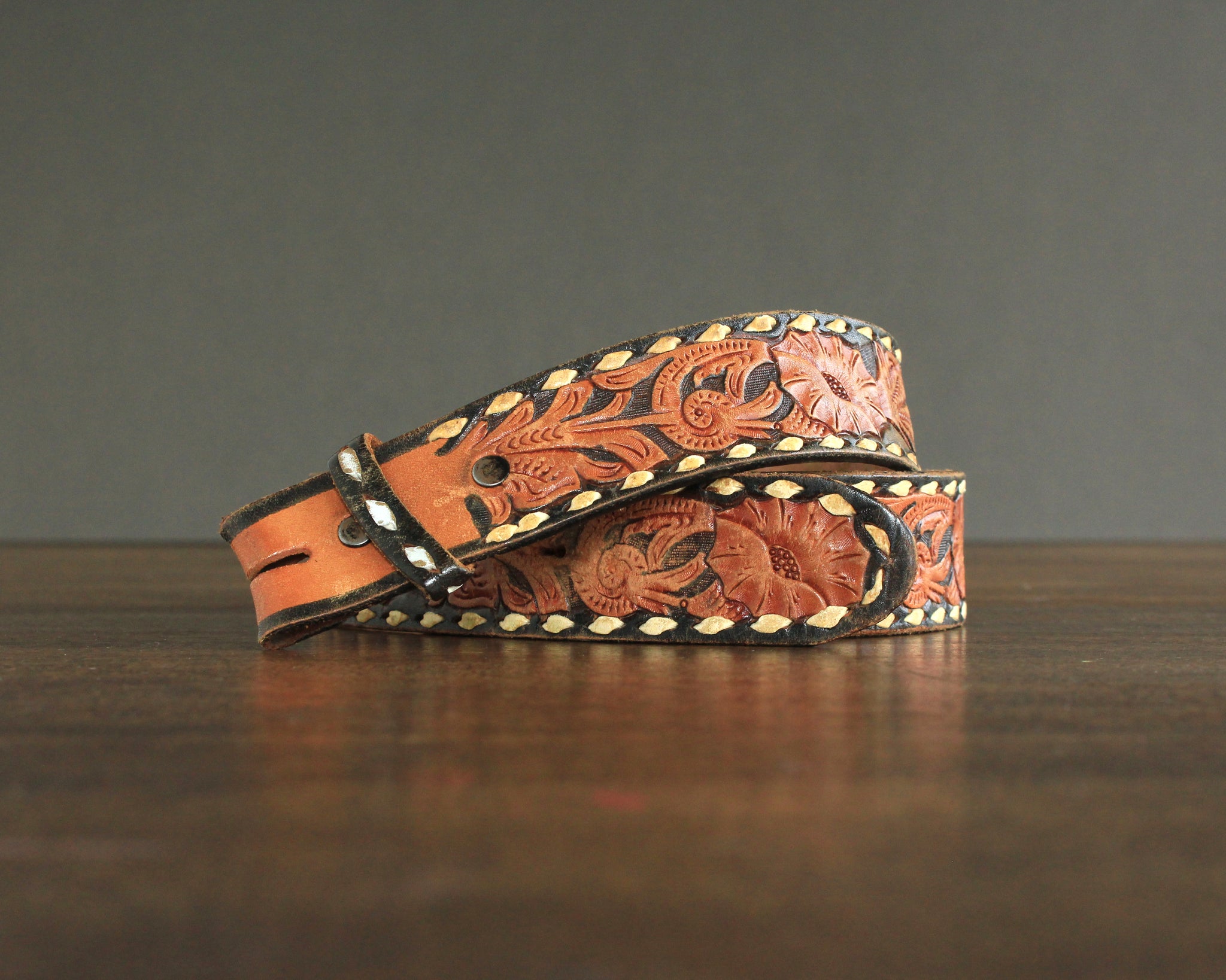 Retro Tooled Floral Belt with Two Tone Leather – High Desert display picture 3